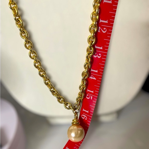 Gold Bold Chain Necklace with Pearl Pendant - Picture 6 of 6